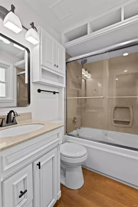 Bath - 2633 Vortex Dr, Saint Louis, MO 63129 photo 1 of 2