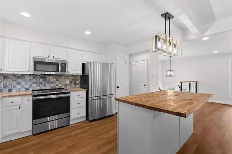 Kitchen - 2633 Vortex Dr, Saint Louis, MO 63129 photo 1 of 2