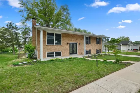 Exterior - 2633 Vortex Dr, Saint Louis, MO 63129 photo 2 of 5