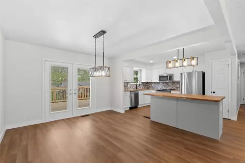 Dining - 2633 Vortex Dr, Saint Louis, MO 63129 photo 2 of 3