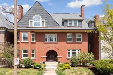 5121 Washington Pl, Saint Louis, MO 63108