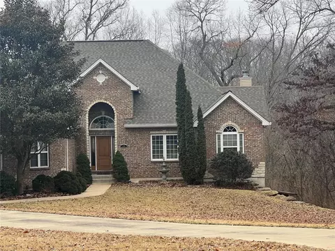28 Falling Leaf Dr, Lake Saint Louis, MO 63367