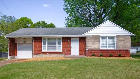 1125 Waldorf Dr, Saint Louis, MO 63137
