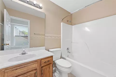 Bath - 128 Cascade Circle Dr, Ballwin, MO 63021 photo 2 of 3