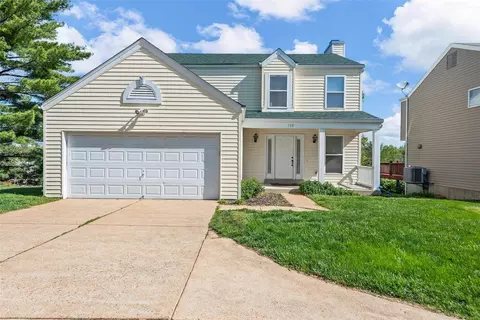 128 Cascade Circle Dr, Ballwin, MO 63021