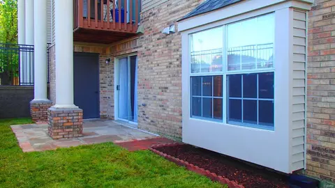 2542 Creve Coeur Mill Rd #2, Maryland Heights, MO 63043