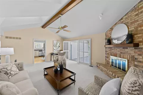 Living - 15709 Eldon Ridge Dr, Chesterfield, MO 63017 photo 2 of 6