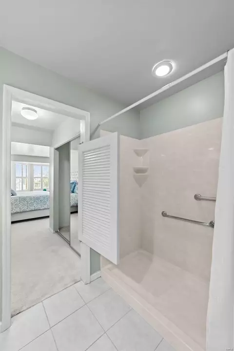 Bath - 15709 Eldon Ridge Dr, Chesterfield, MO 63017 photo 2 of 4