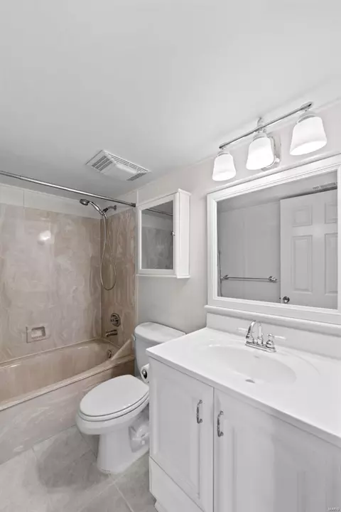 Bath - 15709 Eldon Ridge Dr, Chesterfield, MO 63017 photo 4 of 4