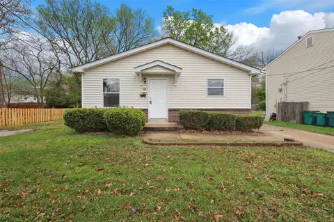 828 Bell Ave, Saint Louis, MO 63119