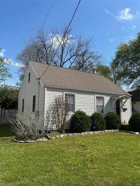 7641 Flora Ave, Maplewood, MO 63143