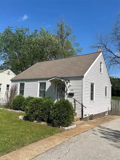 7641 Flora Ave, Maplewood, MO 63143 photo 2