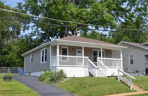 2323 Wallis Ave, Saint Louis, MO 63114
