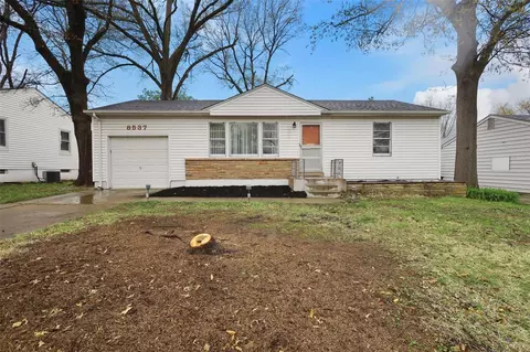 8537 General Grant Ln, Saint Louis, MO 63123