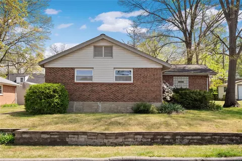 470 Burns Ave, Kirkwood, MO 63122