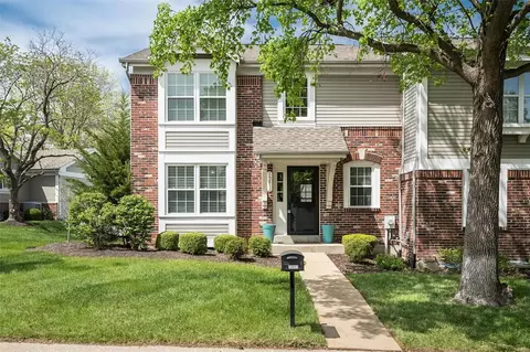 15813 Harris Ridge Ct, Chesterfield, MO 63017