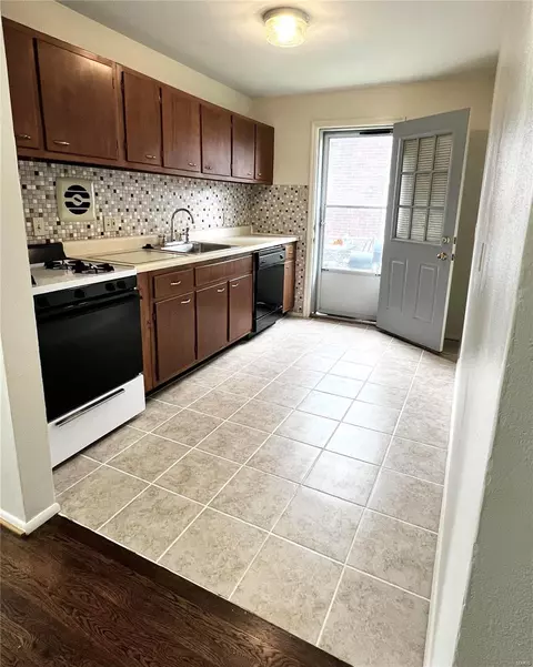 Kitchen - 4059 Esseldale Dr, Saint Ann, MO 63074 photo 1 of 2