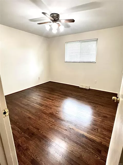 Bedroom - 4063 Esseldale Dr, Saint Ann, MO 63074 photo 1 of 4