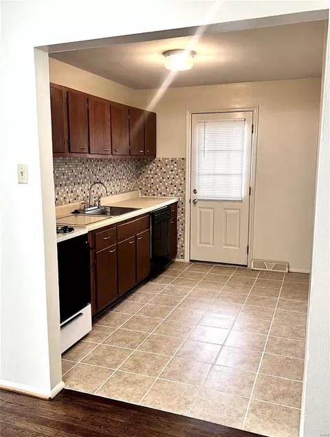 Kitchen - 4063 Esseldale Dr, Saint Ann, MO 63074 photo 1 of 2