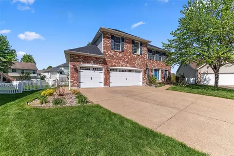 Exterior - 19 Dunleith Ct, O'fallon, MO 63366 photo 3 of 11