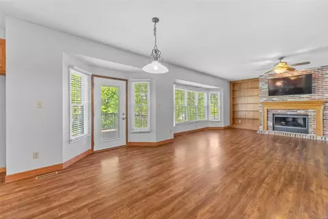 Living - 19 Dunleith Ct, O'fallon, MO 63366 photo 6 of 7