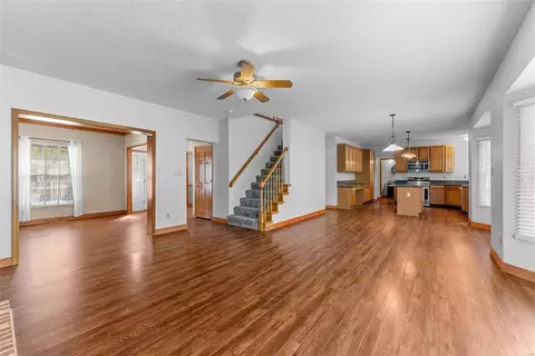 Living - 19 Dunleith Ct, O'fallon, MO 63366 photo 5 of 7
