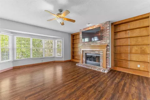 Living - 19 Dunleith Ct, O'fallon, MO 63366 photo 2 of 7