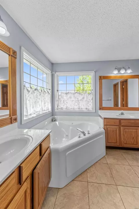 Bath - 19 Dunleith Ct, O'fallon, MO 63366 photo 4 of 7