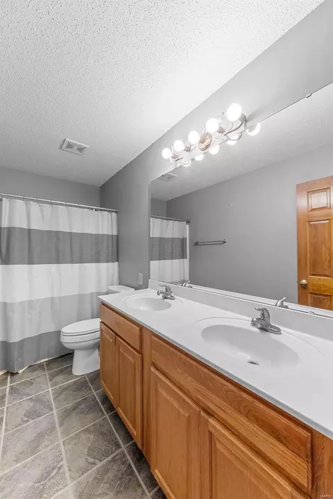Bath - 19 Dunleith Ct, O'fallon, MO 63366 photo 6 of 7