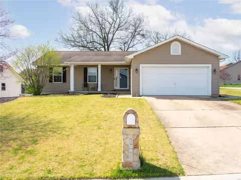 27 Mcclay Village Cir, Saint Peters, MO 63376