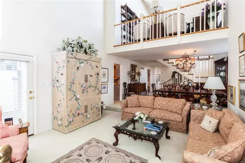 Living - 622 Highview Circle Dr, Ballwin, MO 63021 photo 6 of 11