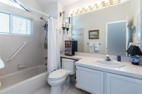 Bath - 622 Highview Circle Dr, Ballwin, MO 63021 photo 3 of 5