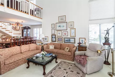 Living - 622 Highview Circle Dr, Ballwin, MO 63021 photo 5 of 11