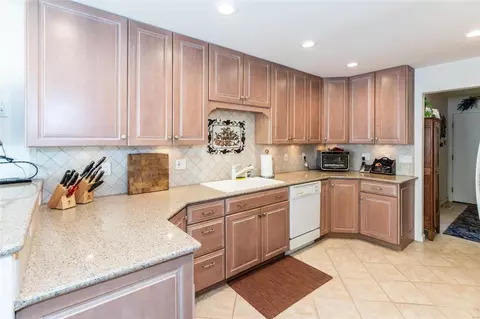 Kitchen - 622 Highview Circle Dr, Ballwin, MO 63021 photo 2 of 4