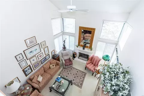 Living - 622 Highview Circle Dr, Ballwin, MO 63021 photo 1 of 11