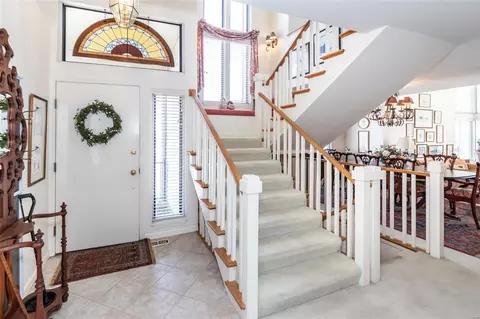 Entry Way - 622 Highview Circle Dr, Ballwin, MO 63021 photo 1 of 2