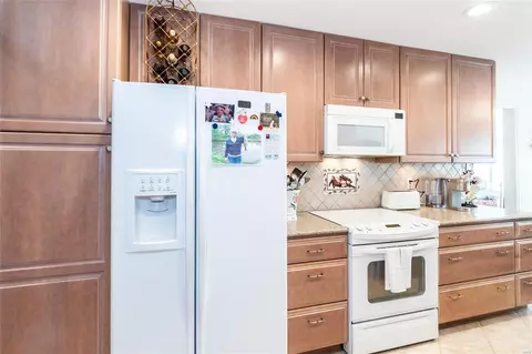 Kitchen - 622 Highview Circle Dr, Ballwin, MO 63021 photo 4 of 4