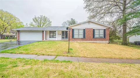14495 Avocado Ln, Florissant, MO 63034