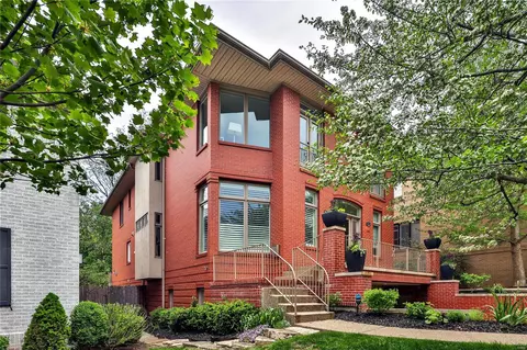 342 N Central Ave, Clayton, MO 63105