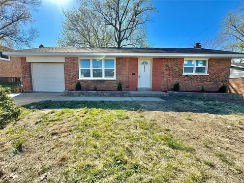 9625 Weyburn Dr, Saint Louis, MO 63136