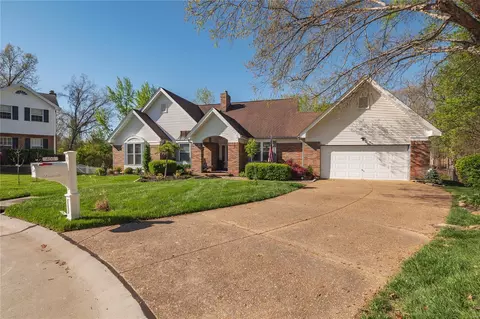 400 Savannah Ridge Dr, Saint Charles, MO 63303