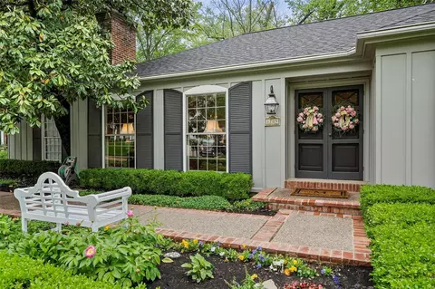 1709 Fawnvalley Dr, Des Peres, MO 63131