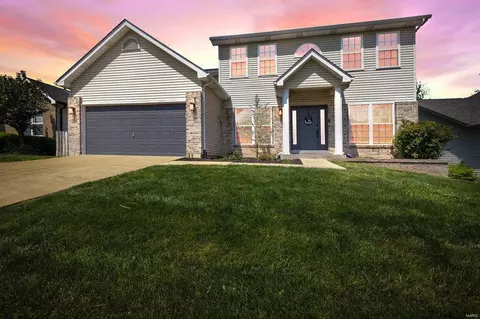 639 Fox Hill Estates Dr, Manchester, MO 63021