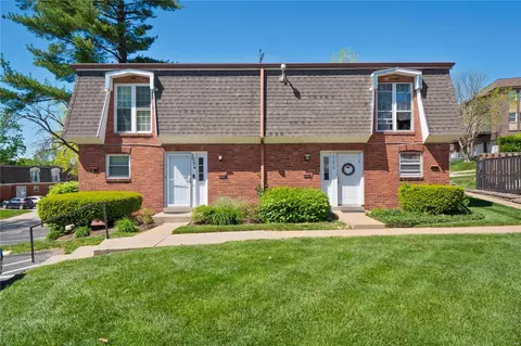 10374 Corbeil Dr, Saint Louis, MO 63146