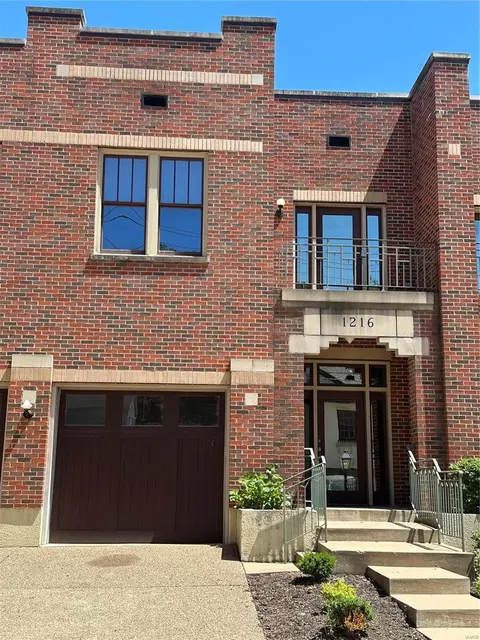 1216 S Main St #2B, Saint Charles, MO 63301