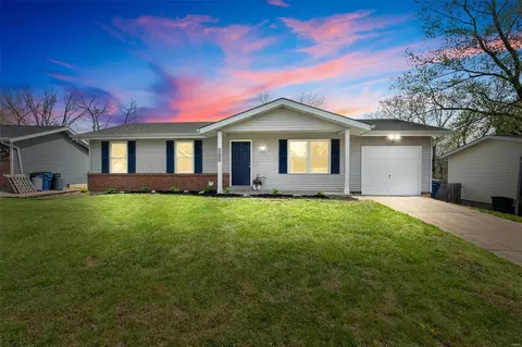 11900 El Camara Dr, Florissant, MO 63033
