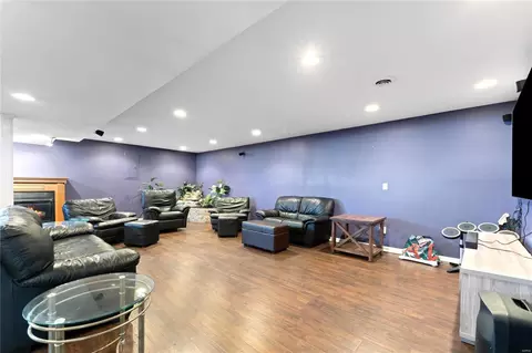 Living - 6 Millers Ct, O'fallon, MO 63366 photo 3 of 5