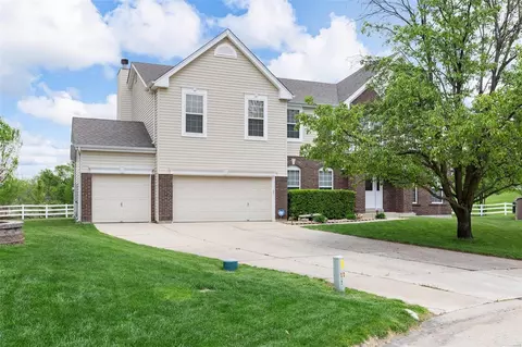 1090 Pebble Beach Dr, O'fallon, MO 63366
