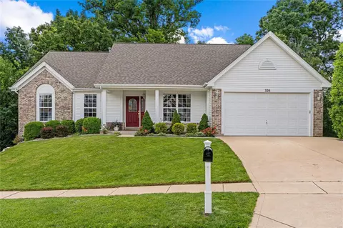 326 Galloway Oaks Dr, Ballwin, MO 63021