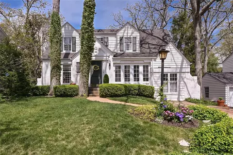 1109 North Dr, Warson Woods, MO 63122